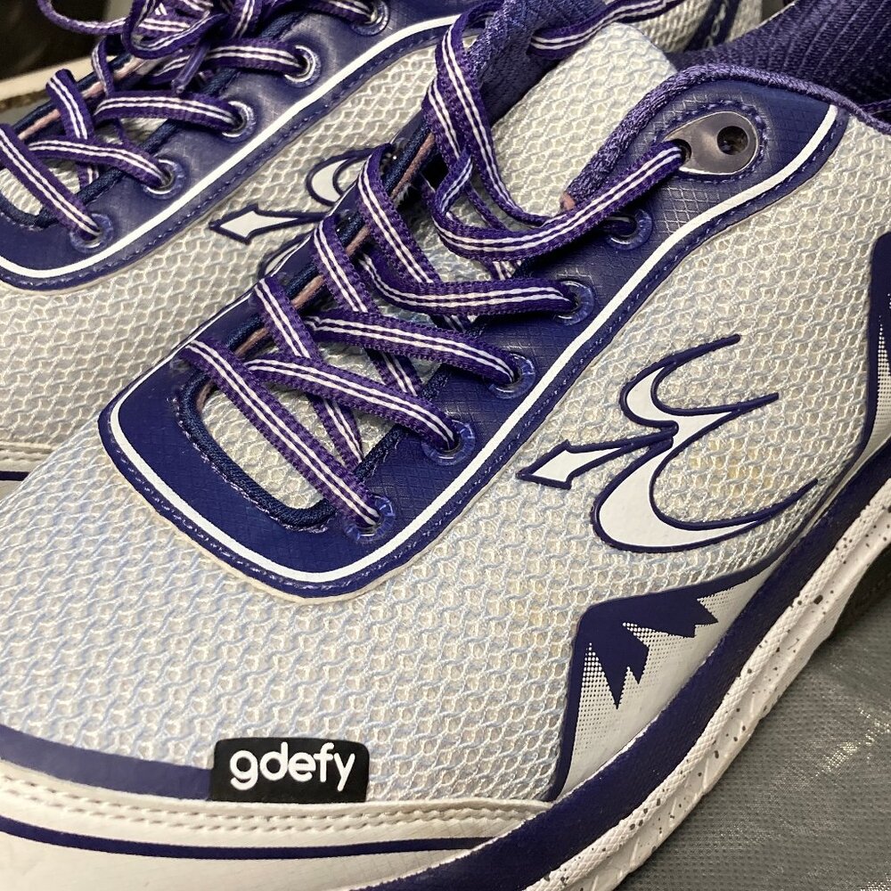 Women's Gravity Defy Shoe size 11